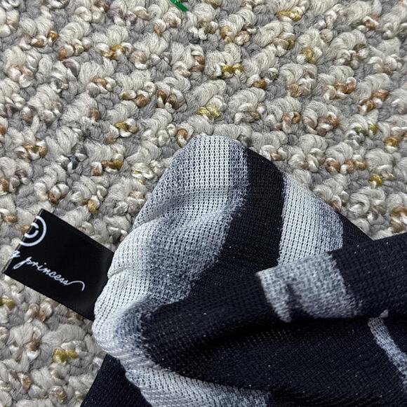 Gorgeous vintage 90s gray and black sparkly abstract long sleeve tight mesh top - Picture 7 of 7